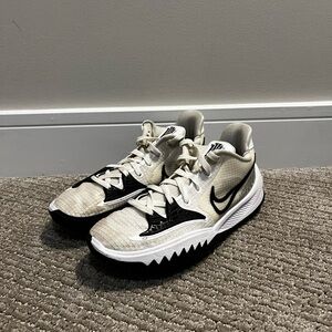 Nike Kyrie Low 4 Basketball Shoes